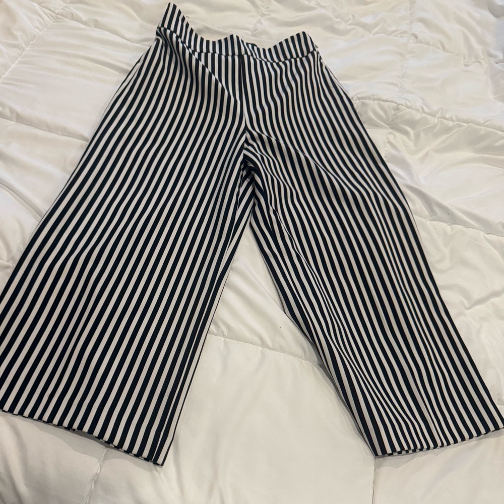 Express size 4 cropped dress pants.